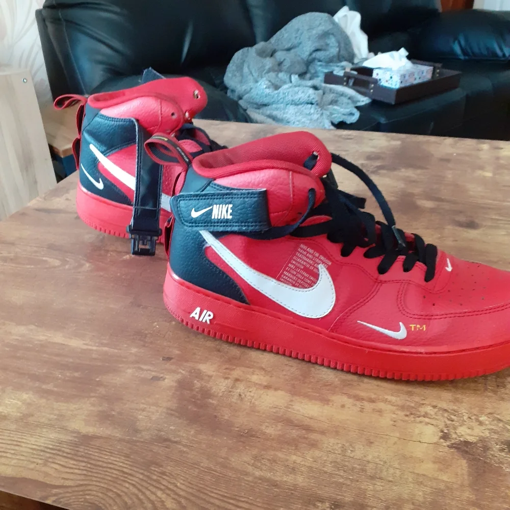 Air Force 1 Mid '07 lv8 University Red/White-Black-Tour Vintage Jordan's